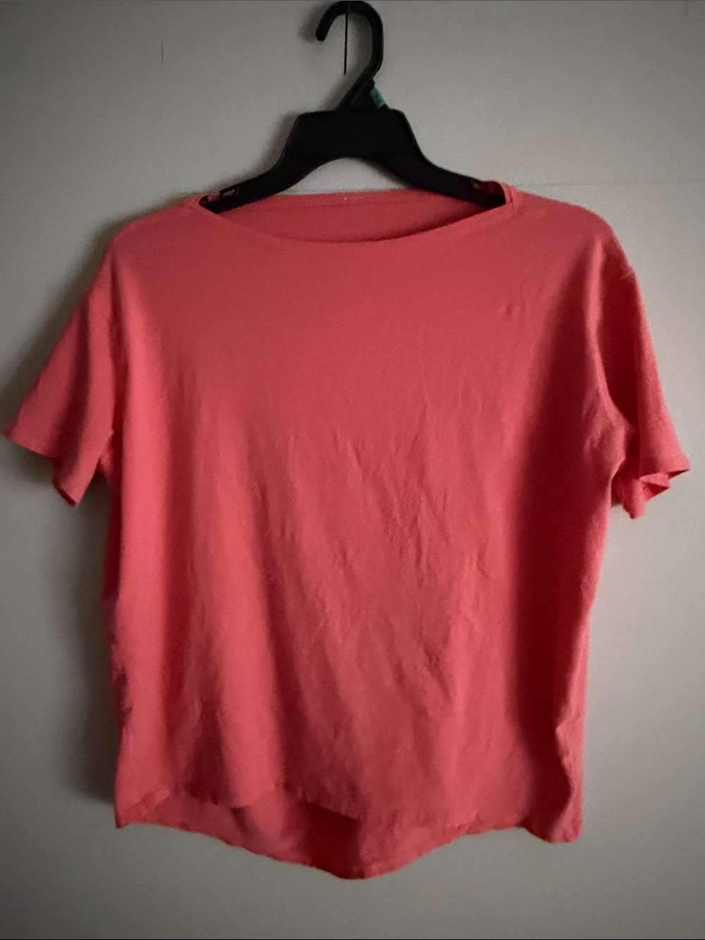 lululemon athletica Coral Short Sleeve Crew Tee with back details. Med.